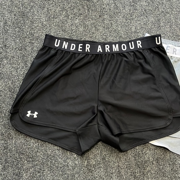 Under Armour lot of two loose fit heatgear shorts like new condition Sz large - Picture 2 of 8